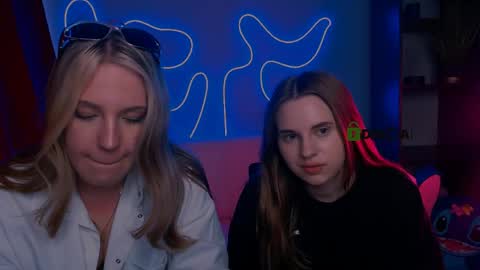 Snapshot of elli_ashley chatting on April 15, 2:02 pm Ashley online show from April 15, 2:02 pm