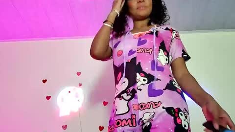 Snapshot of ellie_cute7 chatting on June 1, 7:37 pm ellie_cute7 online show from June 1, 7:37 pm