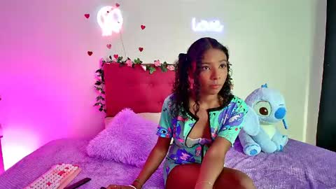 Snapshot of ellie_cute7 chatting on June 2, 7:49 pm ellie_cute7 online show from June 2, 7:49 pm