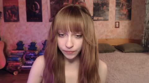 ellie_friendly online show from April 5, 12:19 am