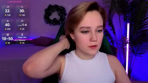 Snapshot of ellie_heavenly chatting on January 18, 8:29 am Ellie online show from January 18, 8:29 am