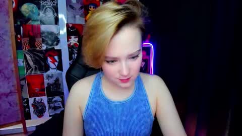 Snapshot of ellie_heavenly chatting on February 14, 1:57 am Ellie online show from February 14, 1:57 am