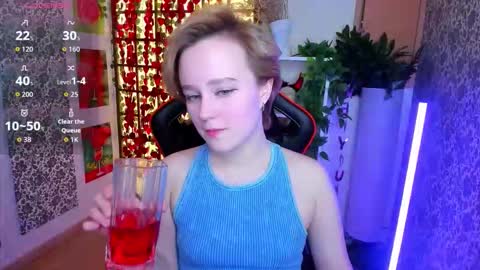 Snapshot of ellie_heavenly chatting on February 20, 8:49 am Ellie online show from February 20, 8:49 am