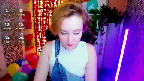 Snapshot of ellie_heavenly chatting on February 22, 8:13 am Ellie online show from February 22, 8:13 am