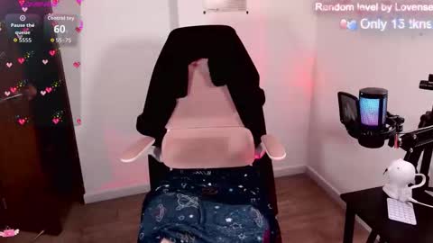 Ellie Jhonson  online show from January 18, 1:53 am