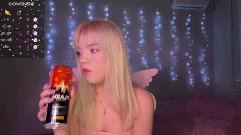 ellie online show from December 2, 7:42 pm