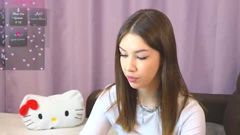 Snapshot of ellie_miller_ chatting on December 4, 7:44 pm ellie online show from December 4, 7:44 pm