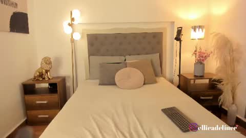 ellieadeline online show from June 13, 4:21 am