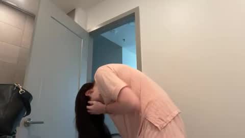 ellie  online show from March 11, 8:04 pm