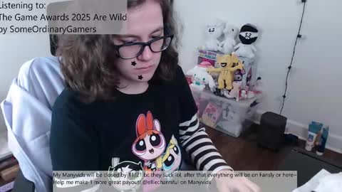 Snapshot of elliecharmful chatting on November 20, 12:22 am Ellie Charmful online show from November 20, 12:22 am