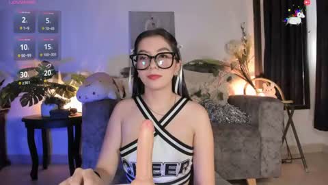 elliedream_ online show from June 17, 2:40 pm