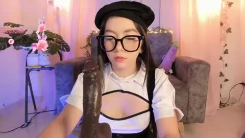 elliedream_ online show from July 10, 2:41 pm