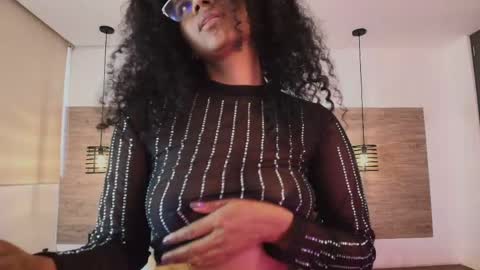 elliee_alves online show from April 8, 5:02 pm