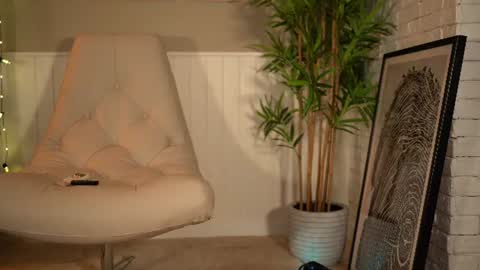 Snapshot of elliejules chatting on July 30, 4:44 am EllieJules online show from July 30, 4:44 am