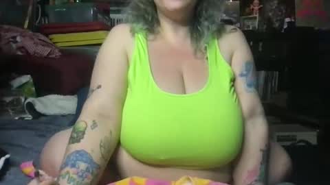 Snapshot of ellielouise11 chatting on October 30, 4:14 am Ellie Louise online show from October 30, 4:14 am