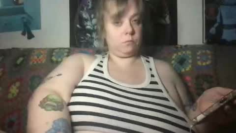 Snapshot of ellielouise11 chatting on December 1, 2:16 am Ellie Louise online show from December 1, 2:16 am