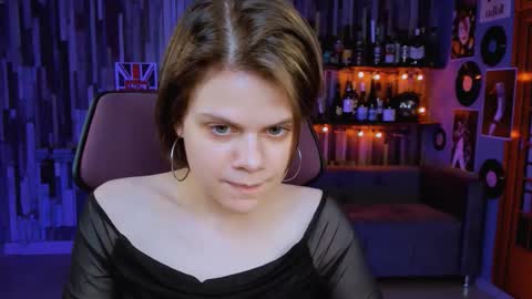 Snapshot of elliemurler chatting on October 9, 10:35 am elliemurler online show from October 9, 10:35 am