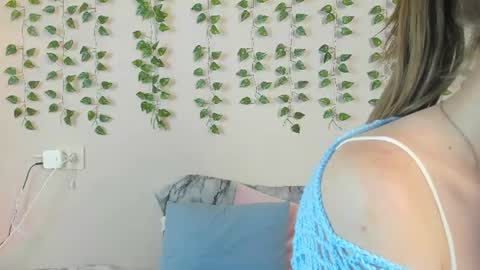 ellierough online show from June 17, 4:04 am