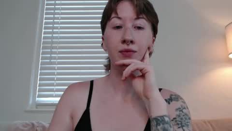 Snapshot of ellierowyn chatting on October 4, 8:51 pm Ellie Rowyn online show from October 4, 8:51 pm