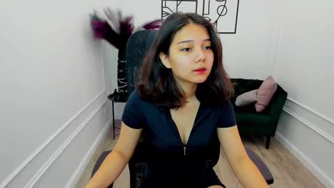 ellievensda online show from September 18, 11:45 am