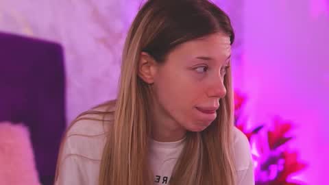 Snapshot of ellinanuria chatting on February 23, 3:59 am EllinaNuria online show from February 23, 3:59 am