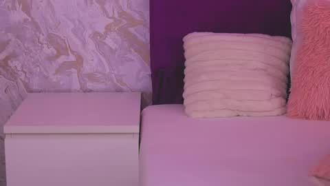 EllinaNuria online show from April 14, 4:18 am