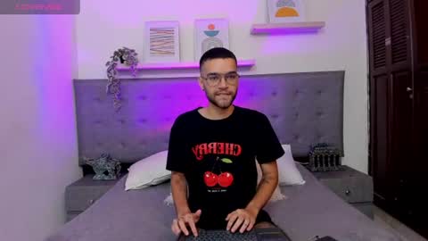 Snapshot of elliot_flame chatting on June 22, 4:48 pm ELLIOT online show from June 22, 4:48 pm