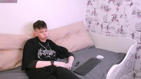 elliot_mars_ online show from December 13, 7:53 pm