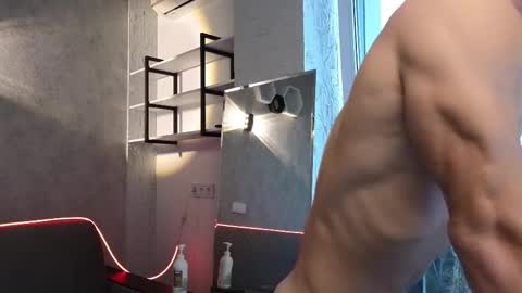 elliot_muscle04 online show from September 22, 3:30 am