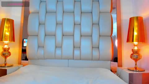 E L L I O T    V E L E Z online show from February 7, 11:34 pm