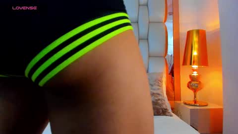 E L L I O T    V E L E Z online show from February 24, 8:58 pm