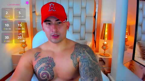 E L L I O T    V E L E Z online show from September 17, 8:32 pm