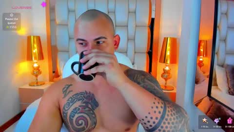 E L L I O T    V E L E Z online show from November 16, 12:22 pm