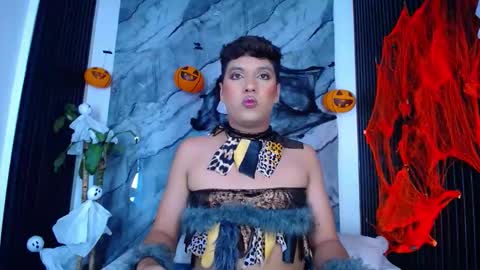 Snapshot of ellis_brown chatting on October 18, 1:08 am Ellis online show from October 18, 1:08 am