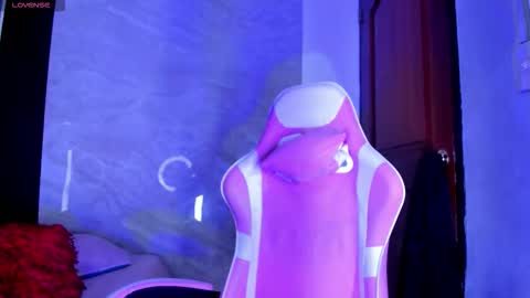 Snapshot of ellis_brown chatting on November 4, 10:20 pm Ellis online show from November 4, 10:20 pm