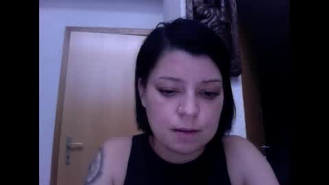 ellisellies online show from October 9, 3:21 pm