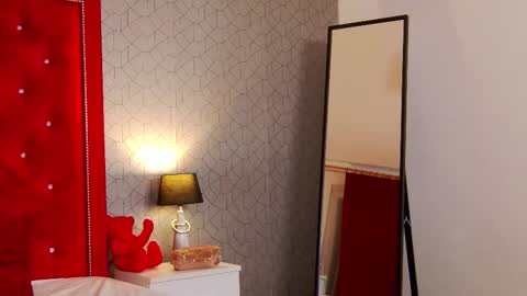 Elsa Jean online show from November 14, 3:16 am