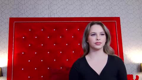 Elsa Jean online show from November 18, 3:12 am