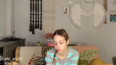 elly_ary online show from January 7, 9:28 pm