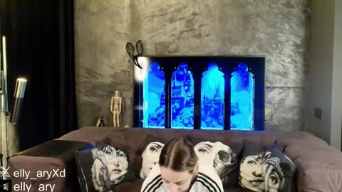 elly_ary online show from February 1, 9:35 pm