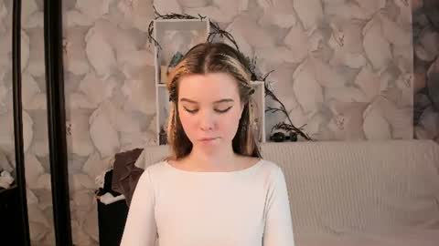 elly_ary online show from July 19, 2:15 am