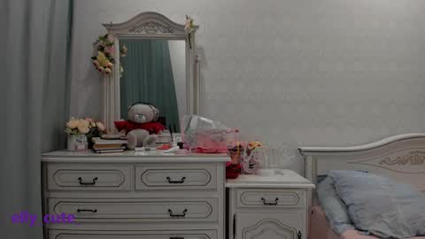 Snapshot of elly_cute_ chatting on December 3, 2:58 am Elly Cute online show from December 3, 2:58 am