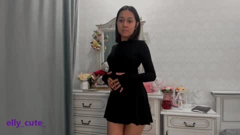 Snapshot of elly_cute_ chatting on December 11, 6:52 pm Elly Cute online show from December 11, 6:52 pm