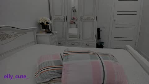 Snapshot of elly_cute_ chatting on December 30, 3:47 am Elly Cute online show from December 30, 3:47 am
