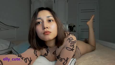 Snapshot of elly_cute_ chatting on January 25, 1:32 am Elly Cute online show from January 25, 1:32 am