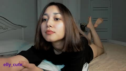 Snapshot of elly_cute_ chatting on January 26, 2:24 am Elly Cute online show from January 26, 2:24 am