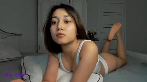 Snapshot of elly_cute_ chatting on February 3, 9:30 am Elly Cute online show from February 3, 9:30 am
