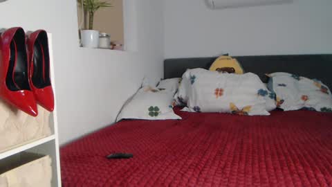 Snapshot of elly_denise chatting on February 9, 8:13 pm Denise online show from February 9, 8:13 pm