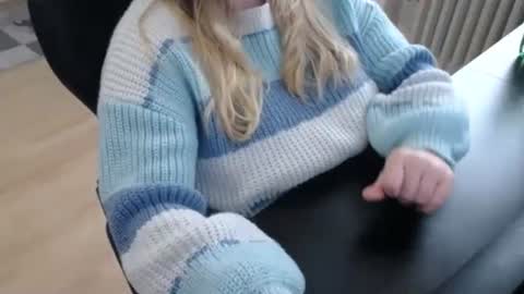 Elly online show from October 17, 2:08 pm