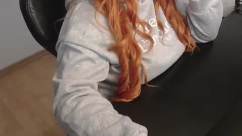 Elly online show from December 15, 9:19 pm